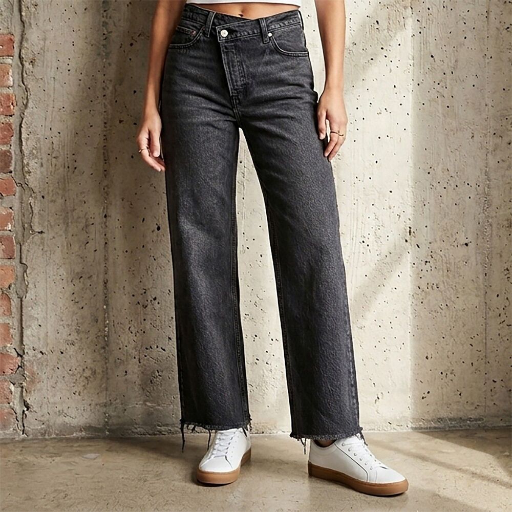 Abercrombie & Fitch 90s Relaxed High Rise Jeans Size 27 4 Washed Black Raw Hem